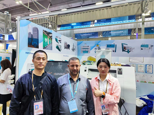 广交会客户参展.jpg