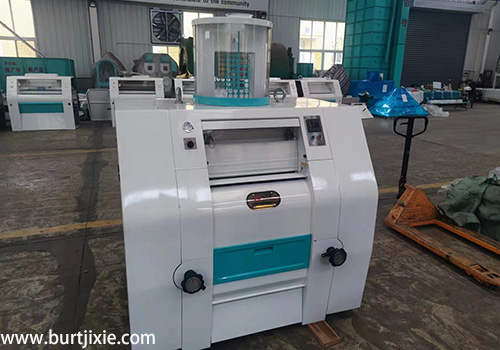 1765529245186327.jpg 四辊磨粉机.jpg